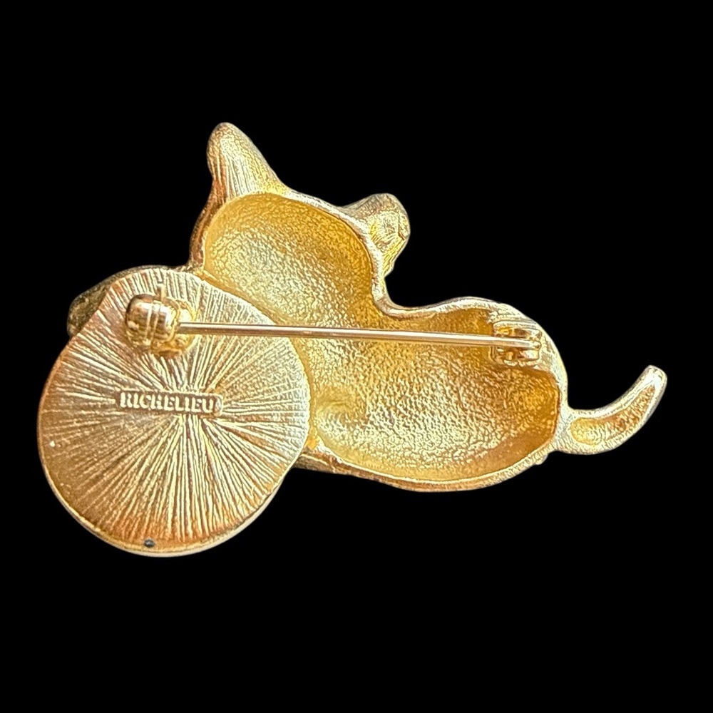 Vintage Richelieu Gold Tone Cat Brooch Holding Faux Pearl |Signed Designer Pin - Picture 3 of 6
